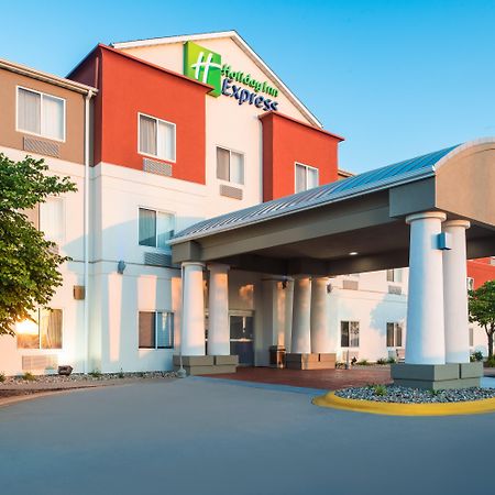 Holiday Inn Express Hotel & Suites Burlington By Ihg Exterior photo