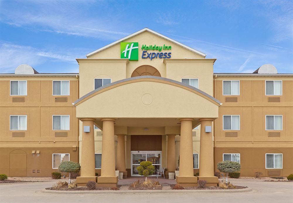 Holiday Inn Express Hotel & Suites Burlington By Ihg Exterior photo