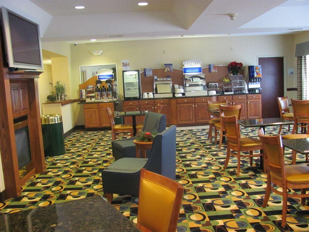 Holiday Inn Express Hotel & Suites Burlington By Ihg Exterior photo