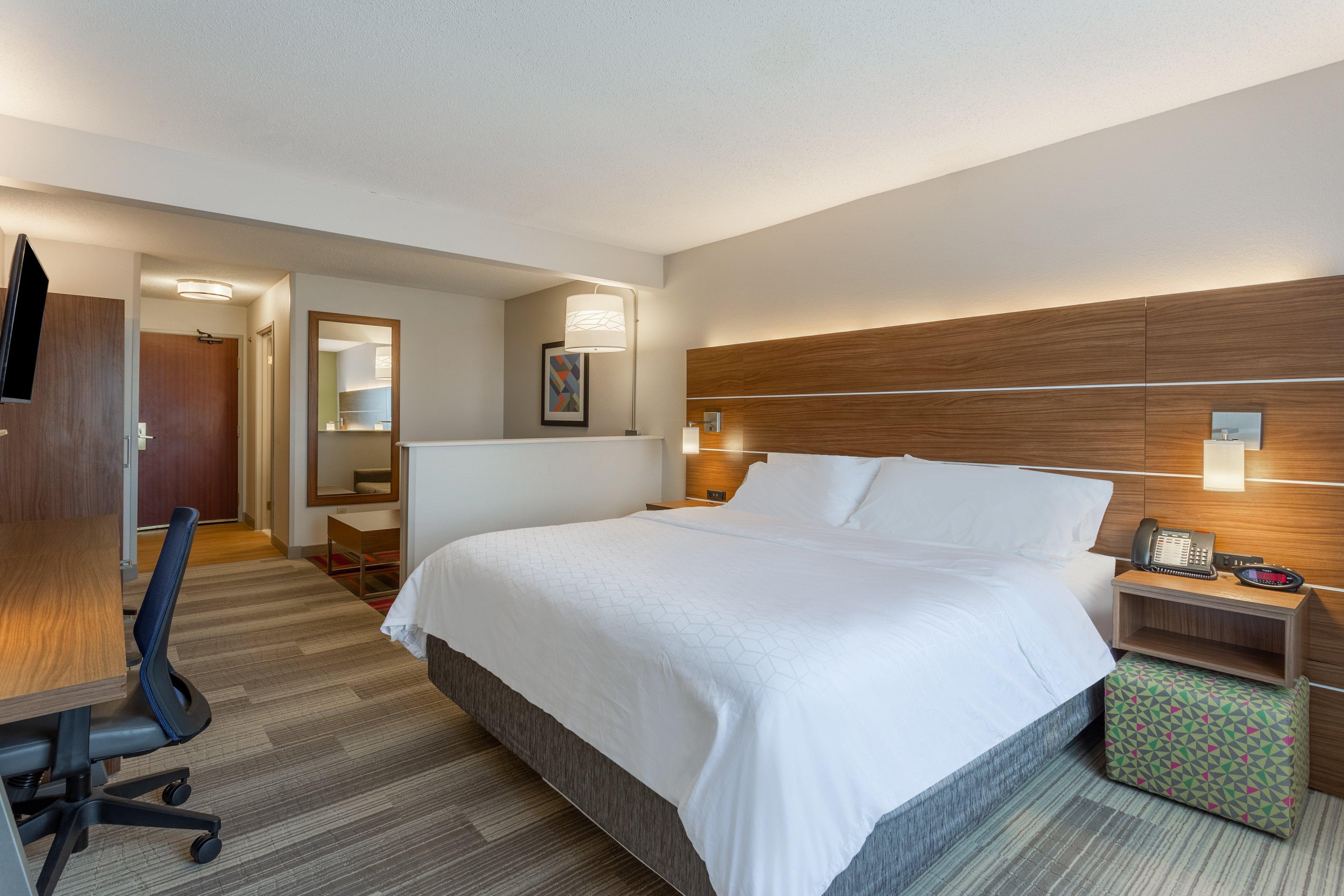 Holiday Inn Express Hotel & Suites Burlington By Ihg Exterior photo