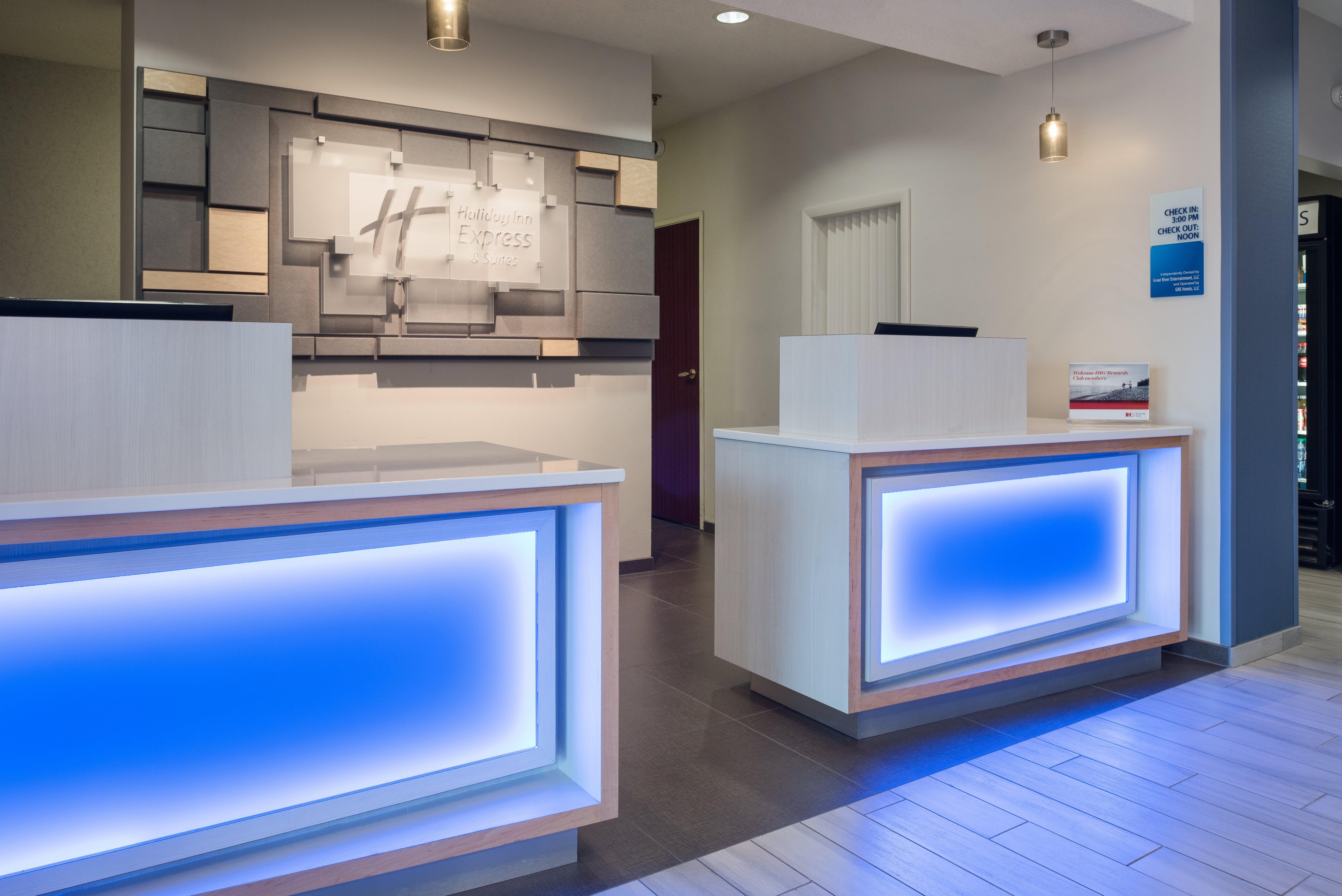 Holiday Inn Express Hotel & Suites Burlington By Ihg Exterior photo