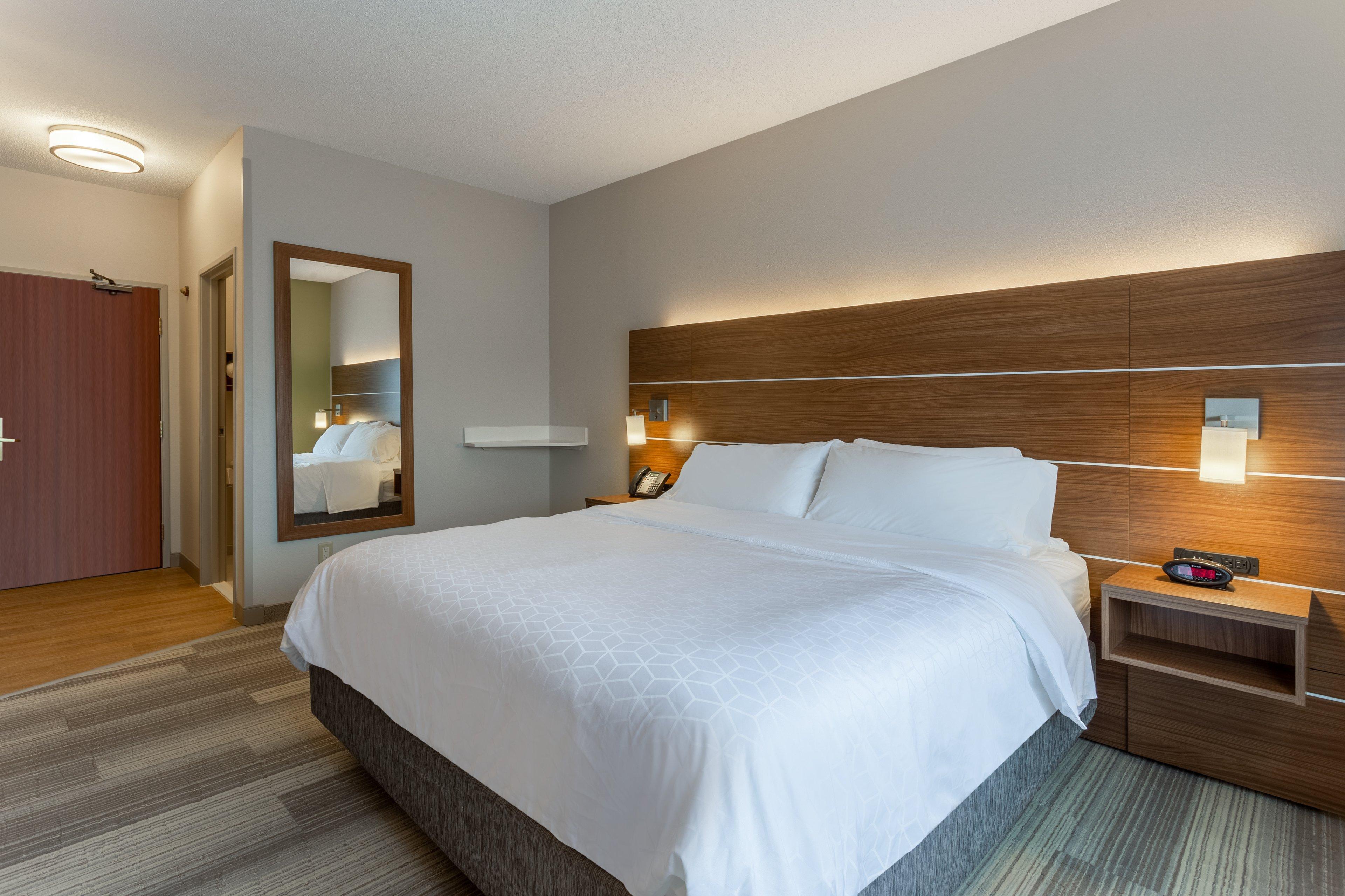 Holiday Inn Express Hotel & Suites Burlington By Ihg Exterior photo