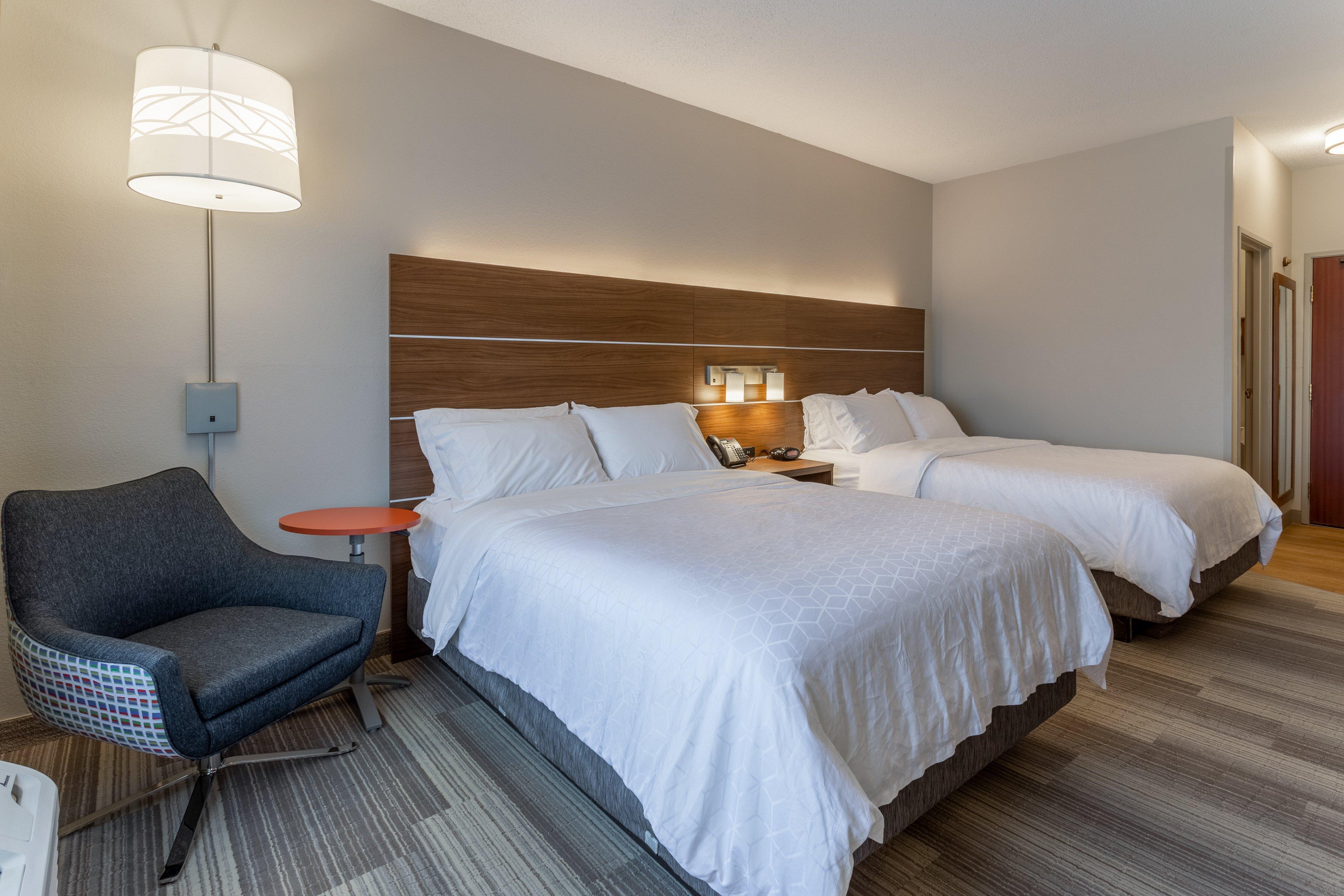 Holiday Inn Express Hotel & Suites Burlington By Ihg Exterior photo