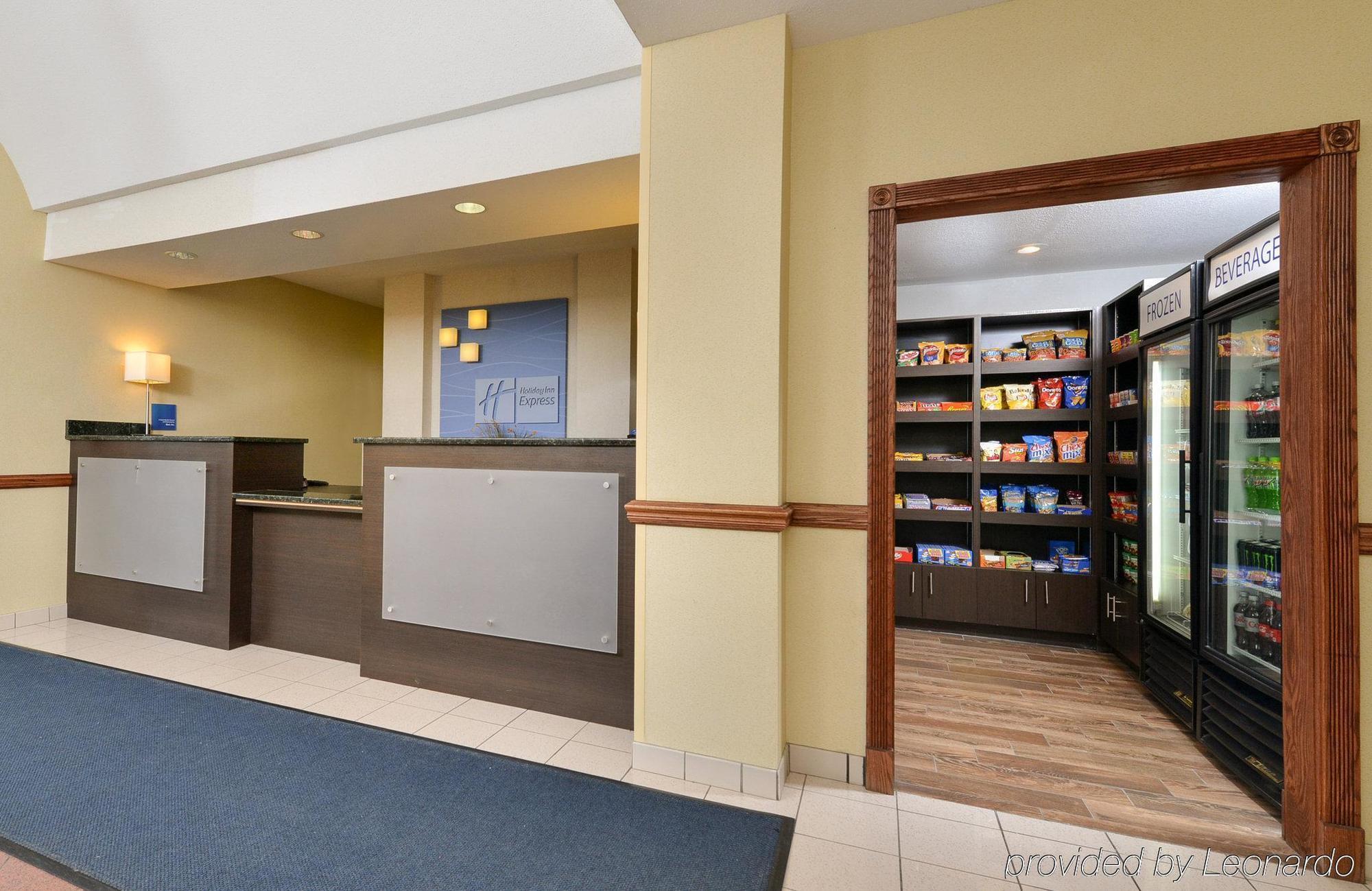 Holiday Inn Express Hotel & Suites Burlington By Ihg Exterior photo