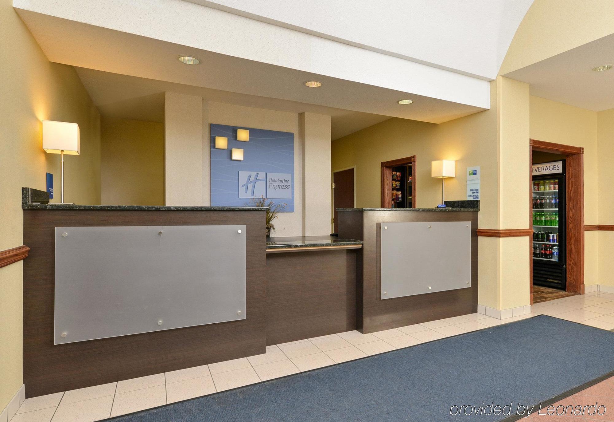 Holiday Inn Express Hotel & Suites Burlington By Ihg Exterior photo