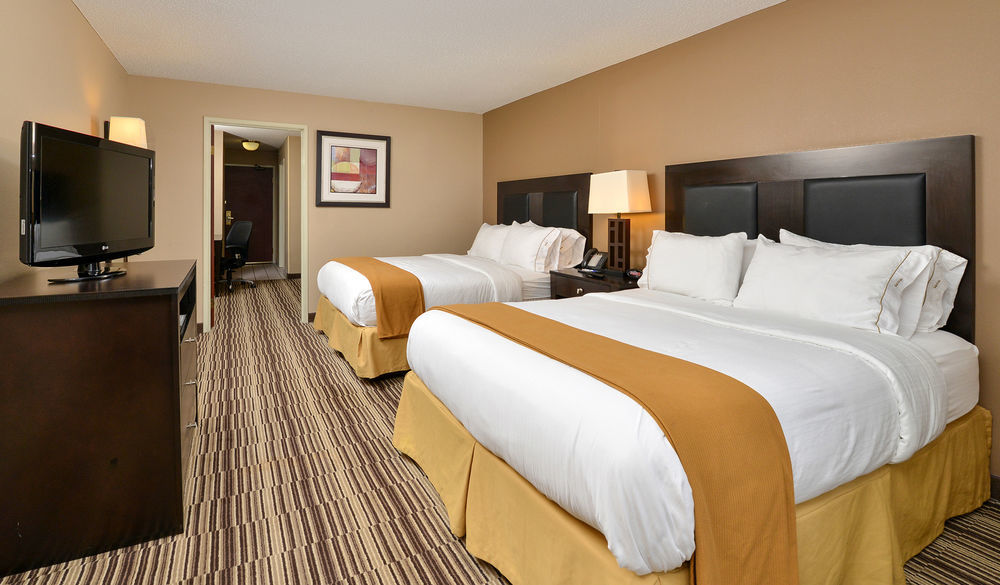 Holiday Inn Express Hotel & Suites Burlington By Ihg Exterior photo